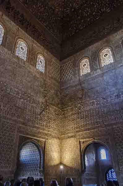 Granada 072 - La Alhambra - palacios Nazaries - Sala de Embajadores.jpg